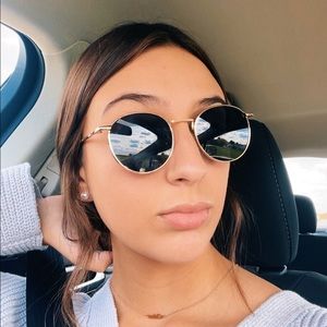 Meet your Posher, Chloe